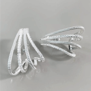BRINCO EARHOOK FIO ZIRCÔNIA E TEXTURA