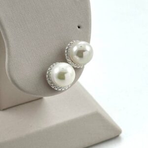 BRINCO PÉROLA COM BASE CRAVEJADA