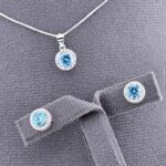 CONJUNTO BRINCO E PINGENTE REDONDO CRAVEJADO