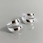 ANEL LARGO COM FIO CRAVEJADO