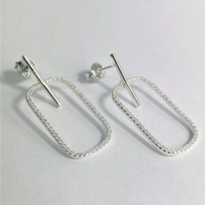 BRINCO BASE PALITO COM PINGENTE RETANGULAR VAZADO E CRAVEJADO