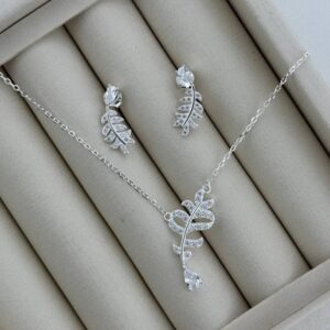 CONJUNTO COLAR E BRINCO FOLHA COM GOTA ZIRCÔNIA