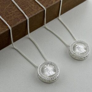 ESCAPULÁRIO NOSSA SENHORA APARECIDA EM RENDA ITALIANA COM ZIRCÔNIA