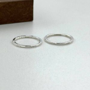 ANEL COM DETALHES EM ZIRCÔNIA