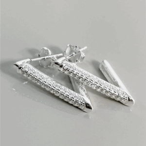 BRINCO TRIÂNGULO CRAVEJADO