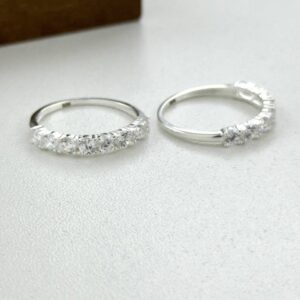 ANEL COM ZIRCÔNIA MEIO CÍRCULO