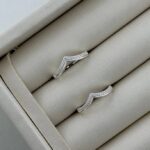 ANEL EM V 2 FIOS ZIRCÔNIA CRISTAL