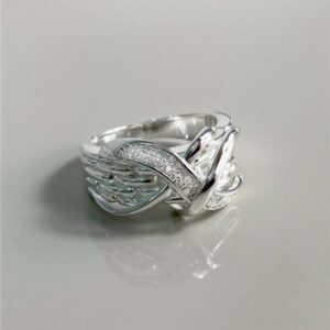 ANEL ENTRELAÇADO EM X COM ZIERCÔNIA