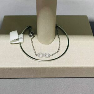 BRACELETE COM PINGENTE INFINITO CRAVEJADO