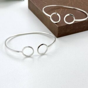 BRACELETE FIO QUADRADO 2 CÍRCULOS