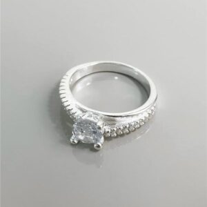 ANEL SOLITÁRIO COM FILETE ZIRCÔNIA