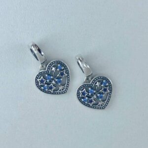 BERLOQUE CORAÇÃO COM ESTRELAS E PONTO DE LUZ AZUL