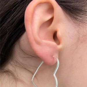 BRINCO ARGOLA CORAÇÃO FIO QUADRADO